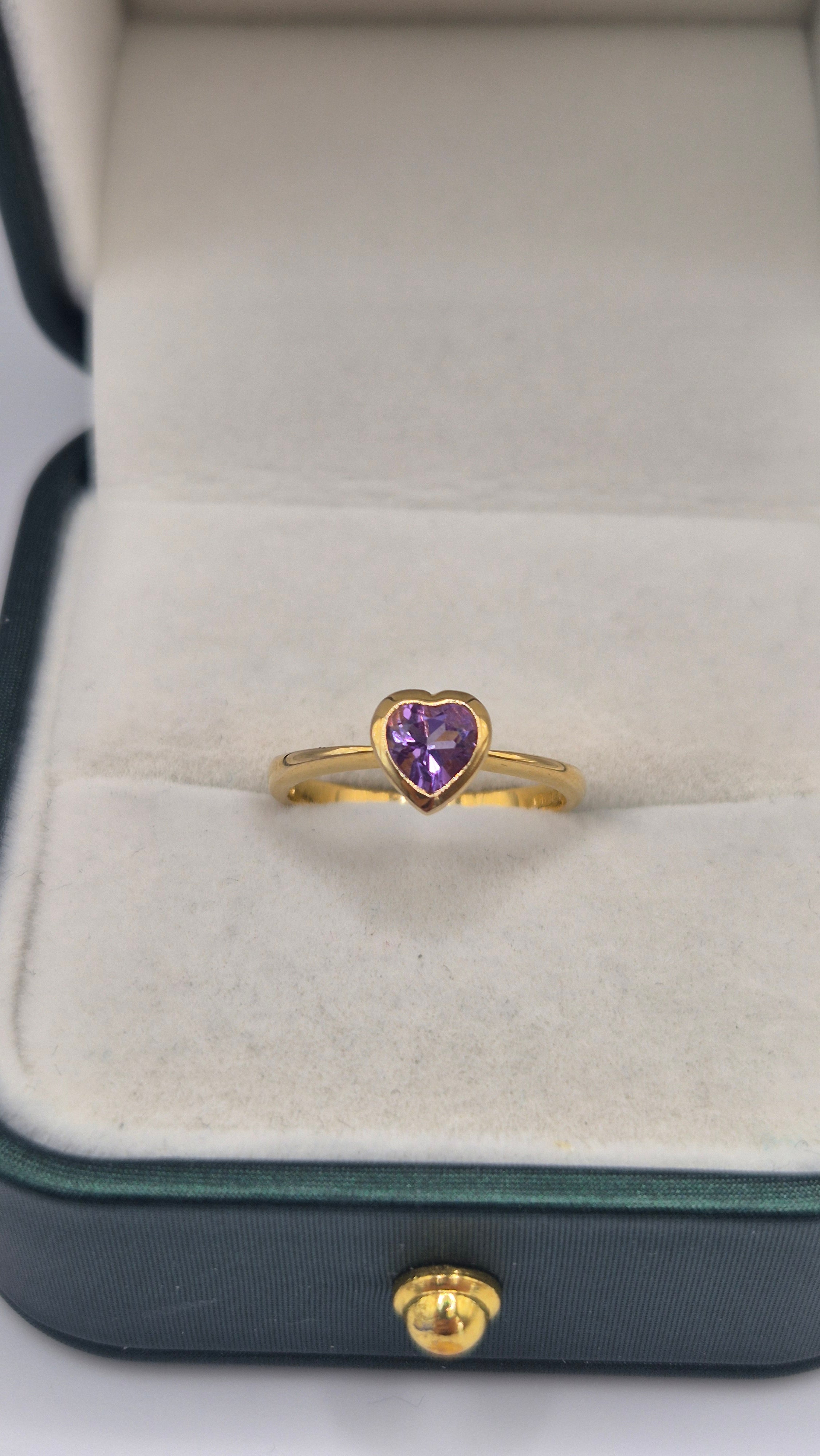 9ct gold amethyst heart ring