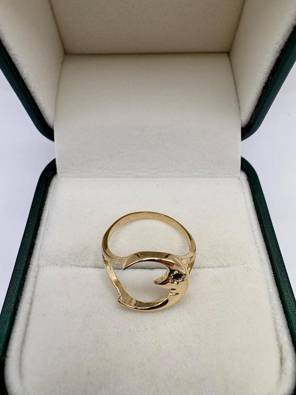 9ct gold sapphire moon ring (M)