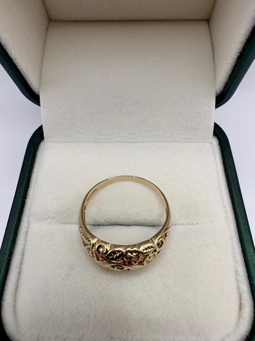9ct gold patterned ring