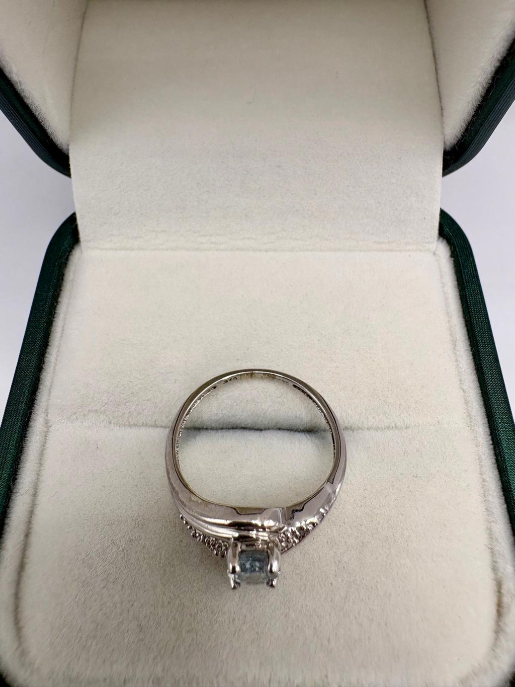 9ct white gold aquamarine and diamond ring