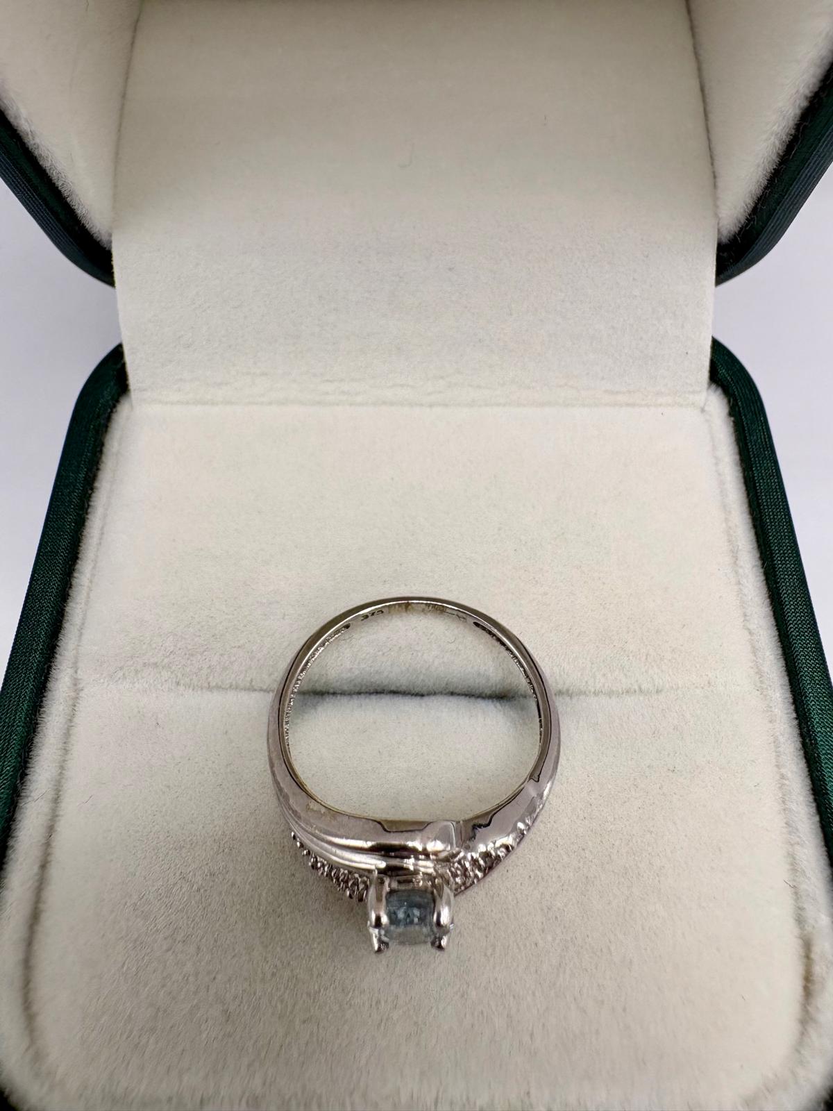 9ct white gold aquamarine and diamond ring