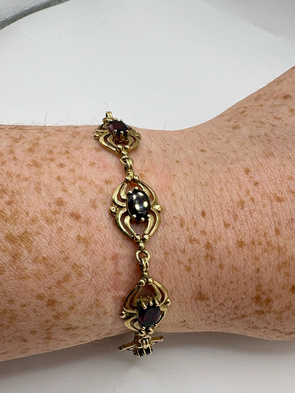 9ct gold garnet spider braclet