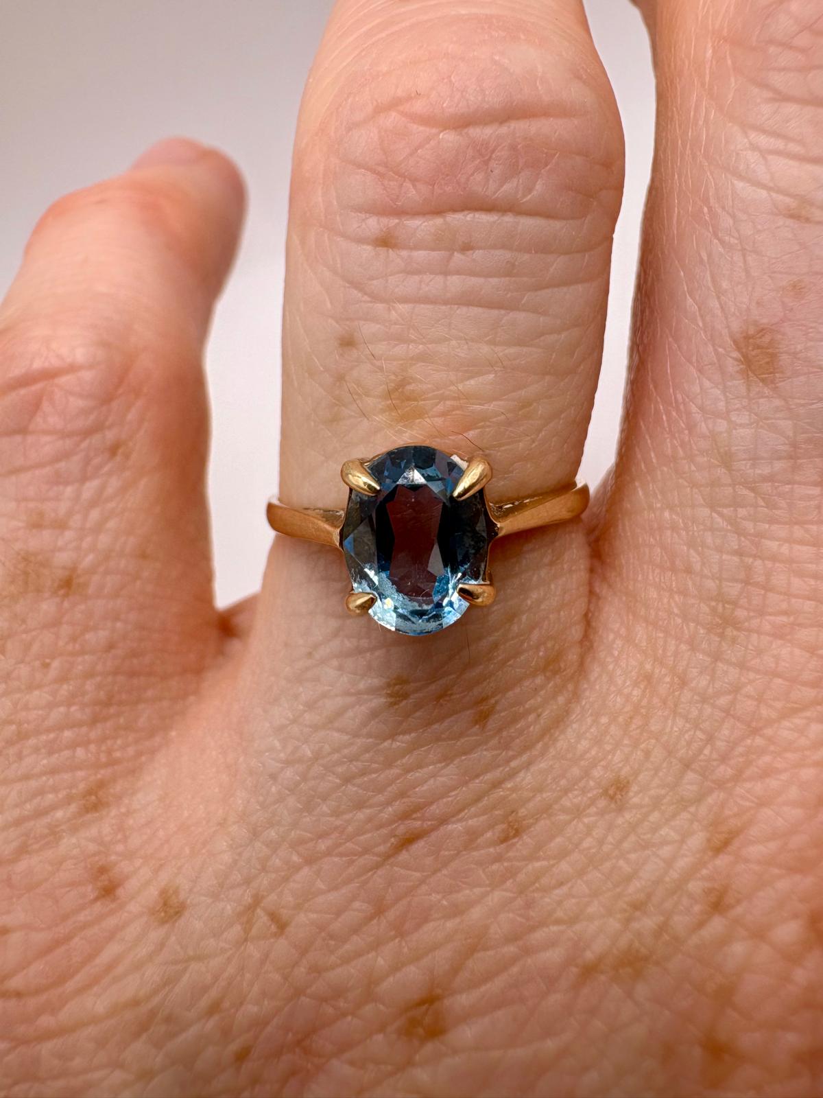 9ct gold topaz ring
