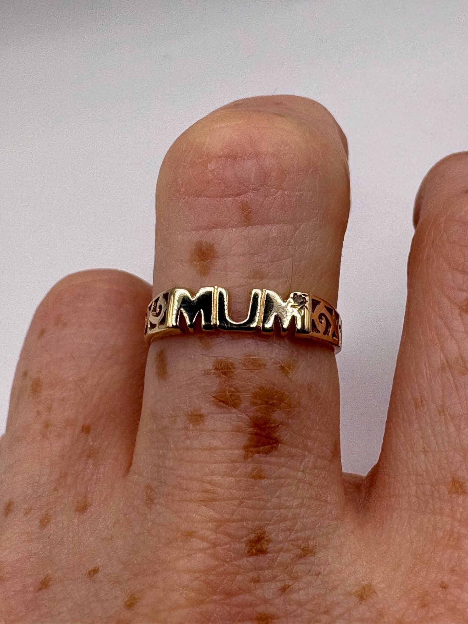 9ct gold mum ring