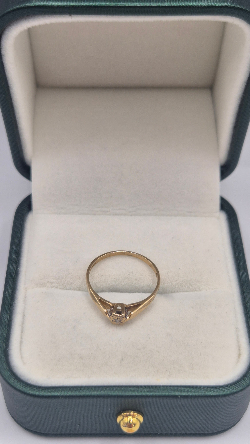 9ct gold diamond ring