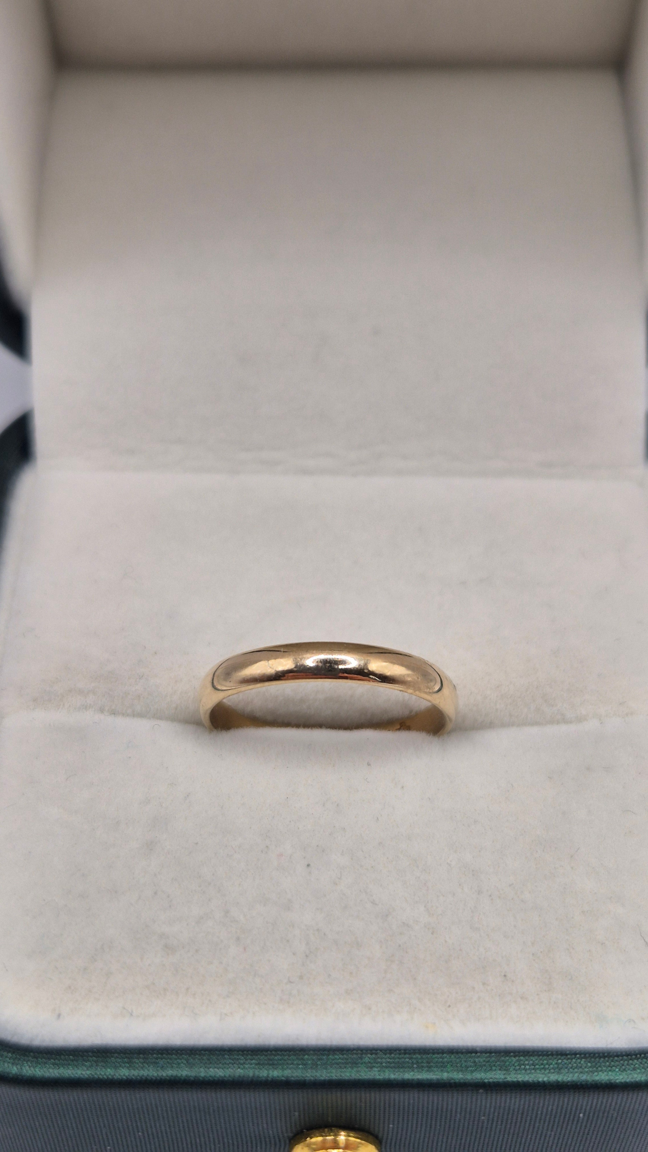9ct gold band ring