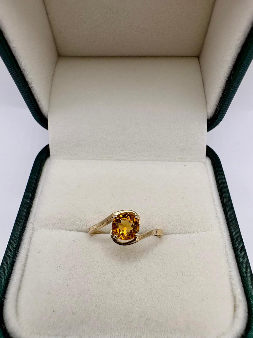 9ct gold quartz ring