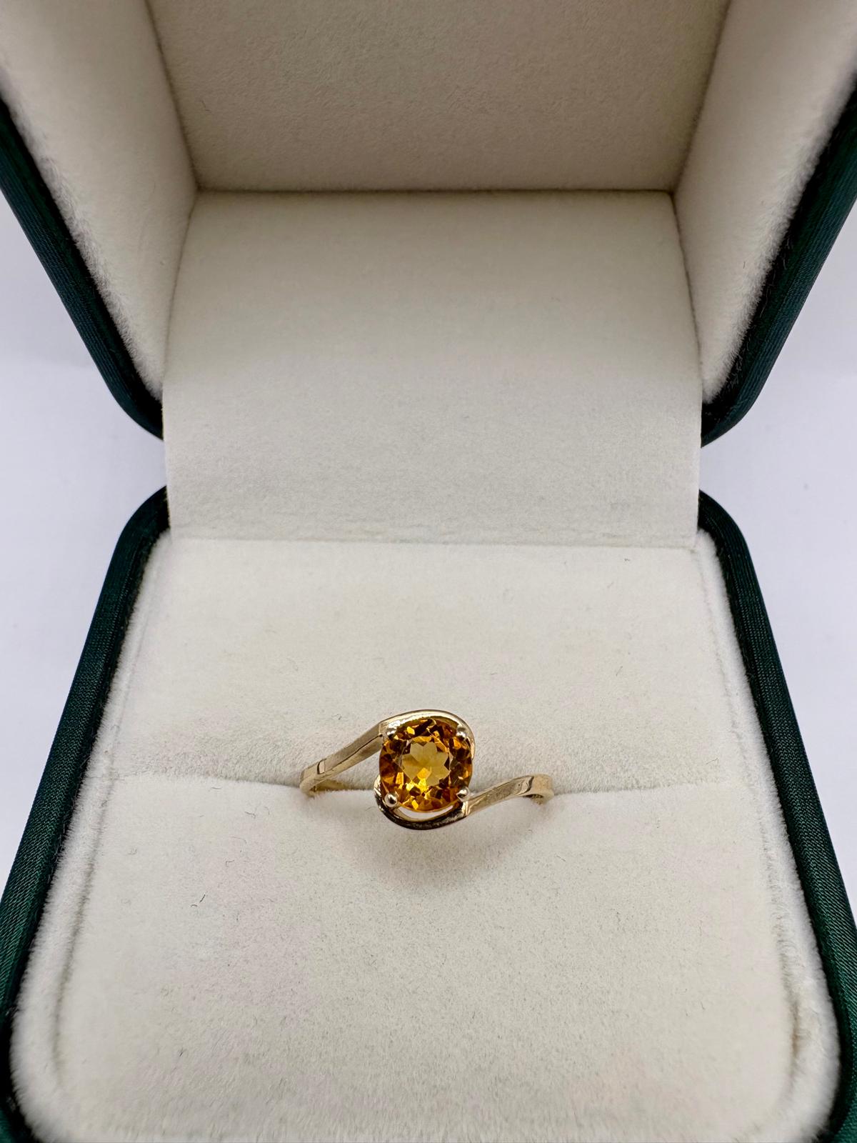9ct gold quartz ring