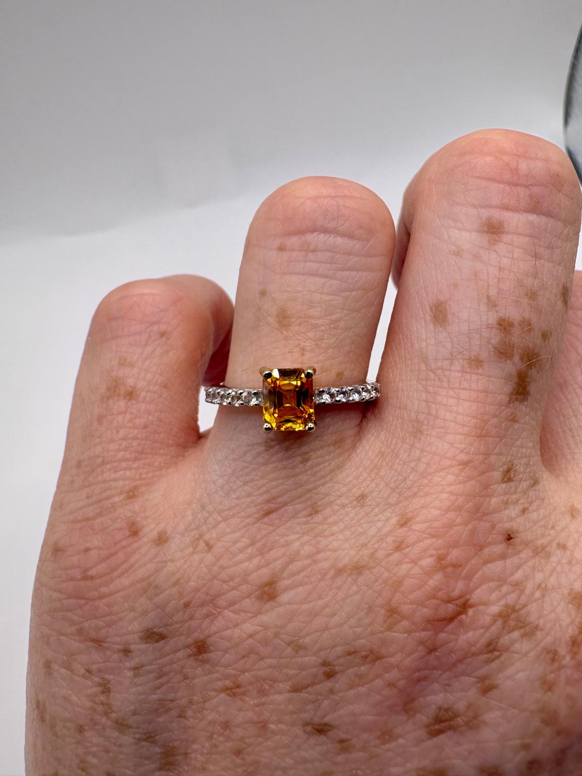9ct gold Citrine and zircon