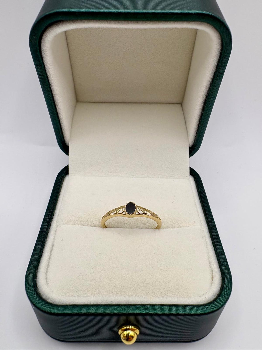 9ct gold onyx ring