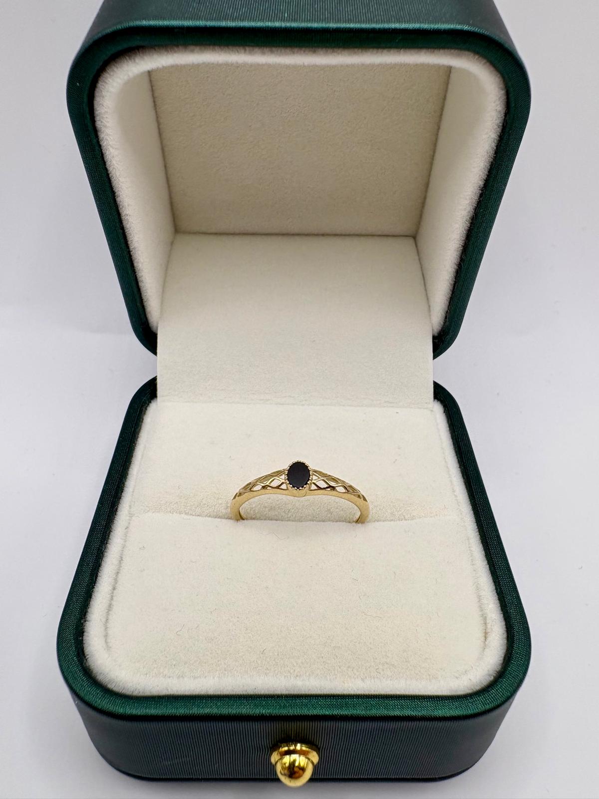 9ct gold onyx ring