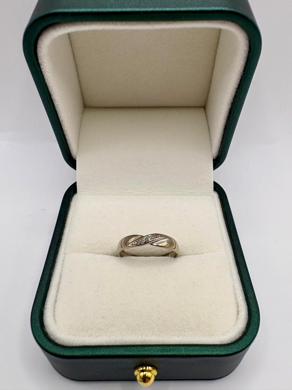 9ct gold diamond ring