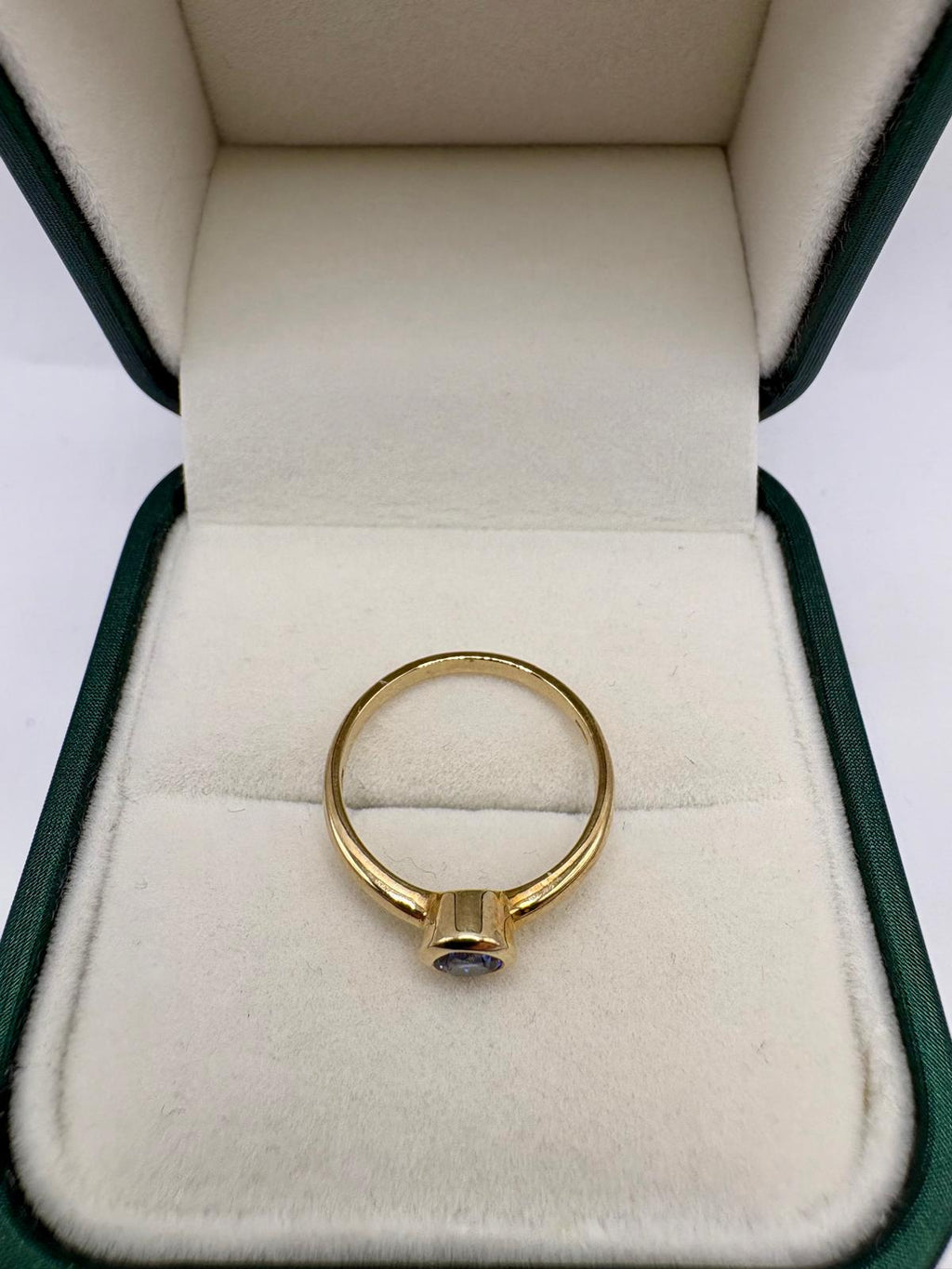 9ct gold tanzanite ring