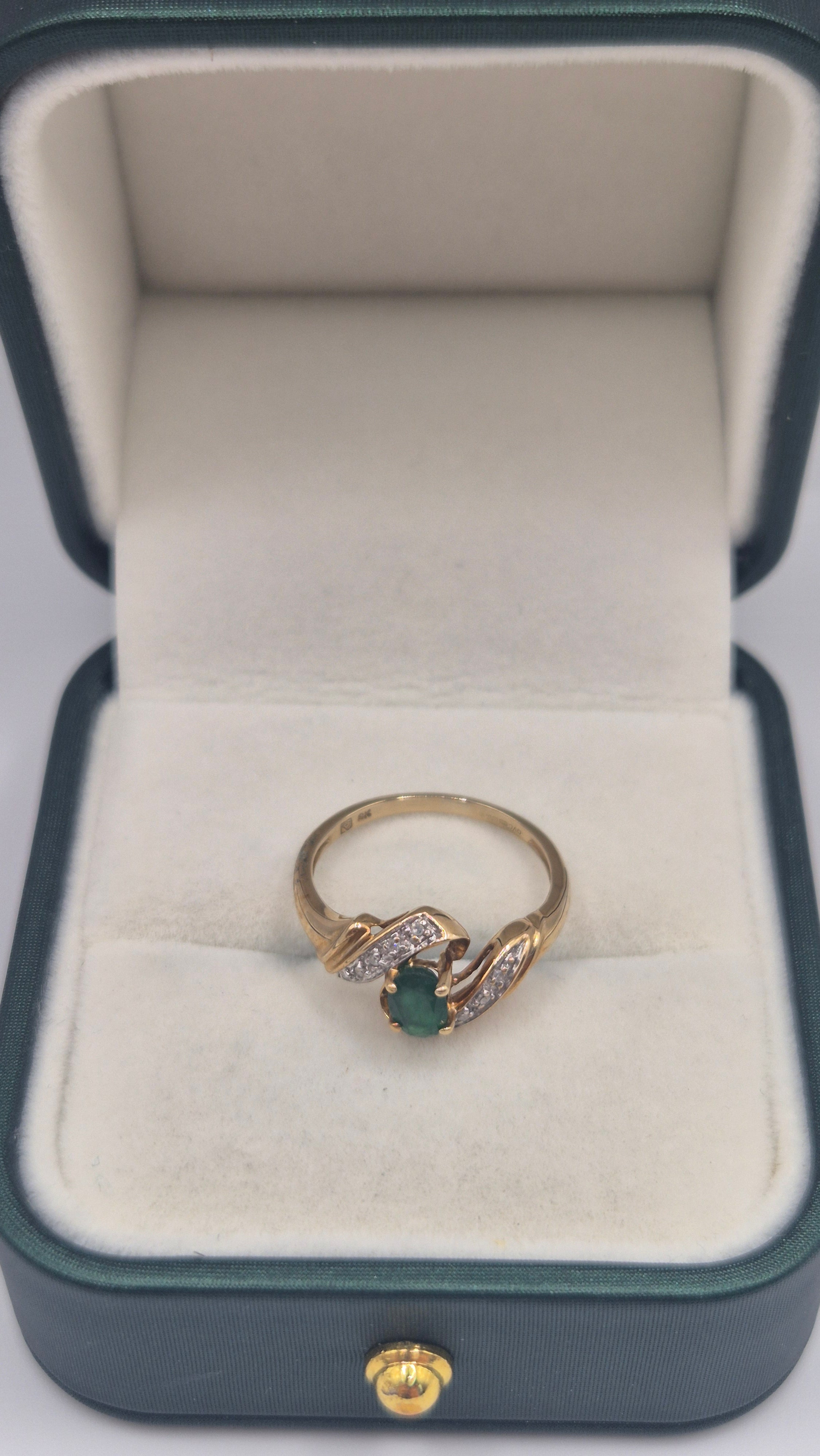 9ct gold emerald and diamond ring