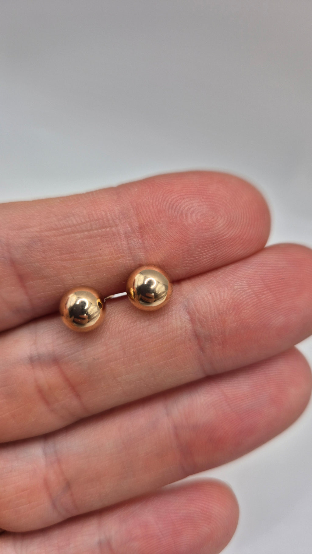 9ct gold ball stud earrings
