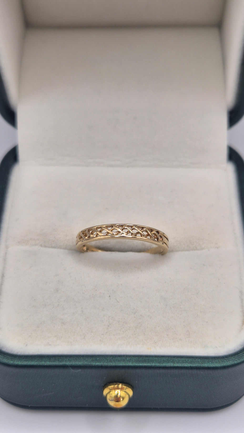 9ct gold patterned band ring