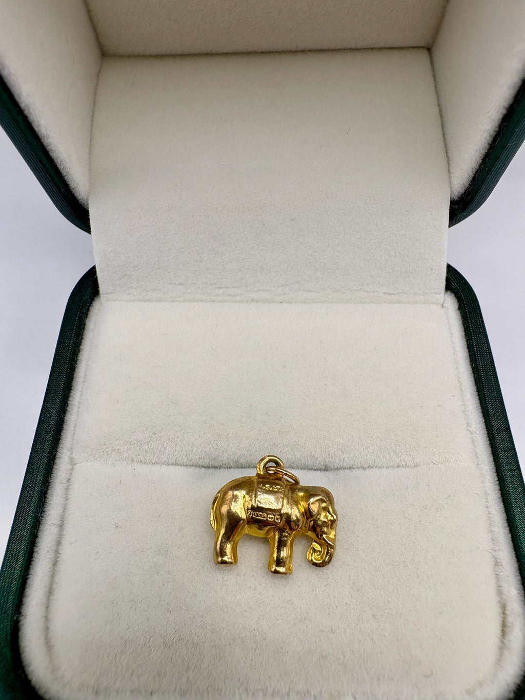 9ct gold elephant charm