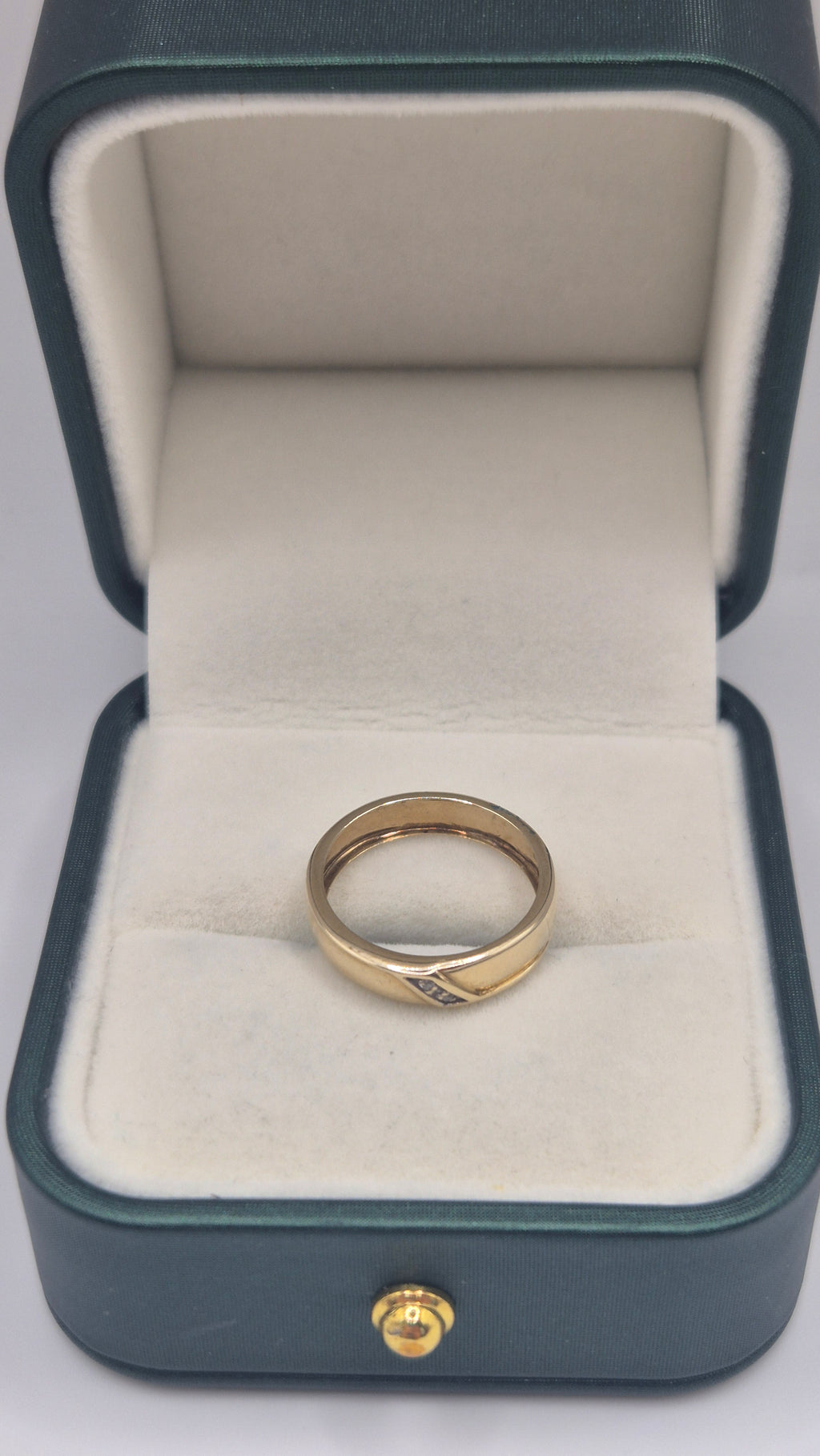 9ct gold diamond ring