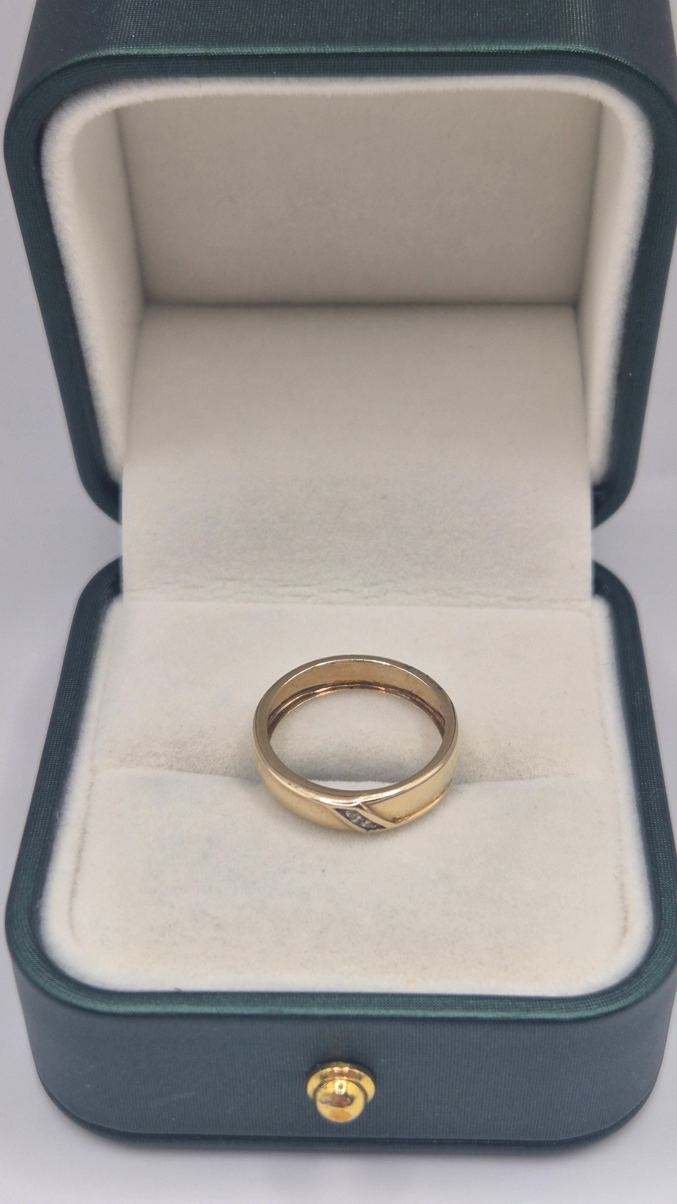 9ct gold diamond ring