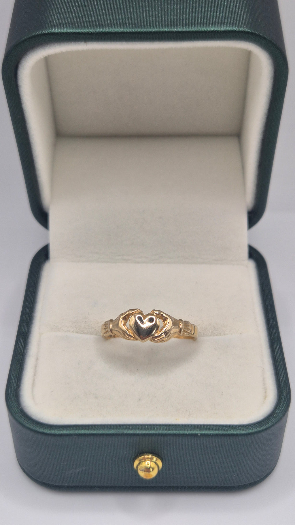 9ct gold claddagh ring