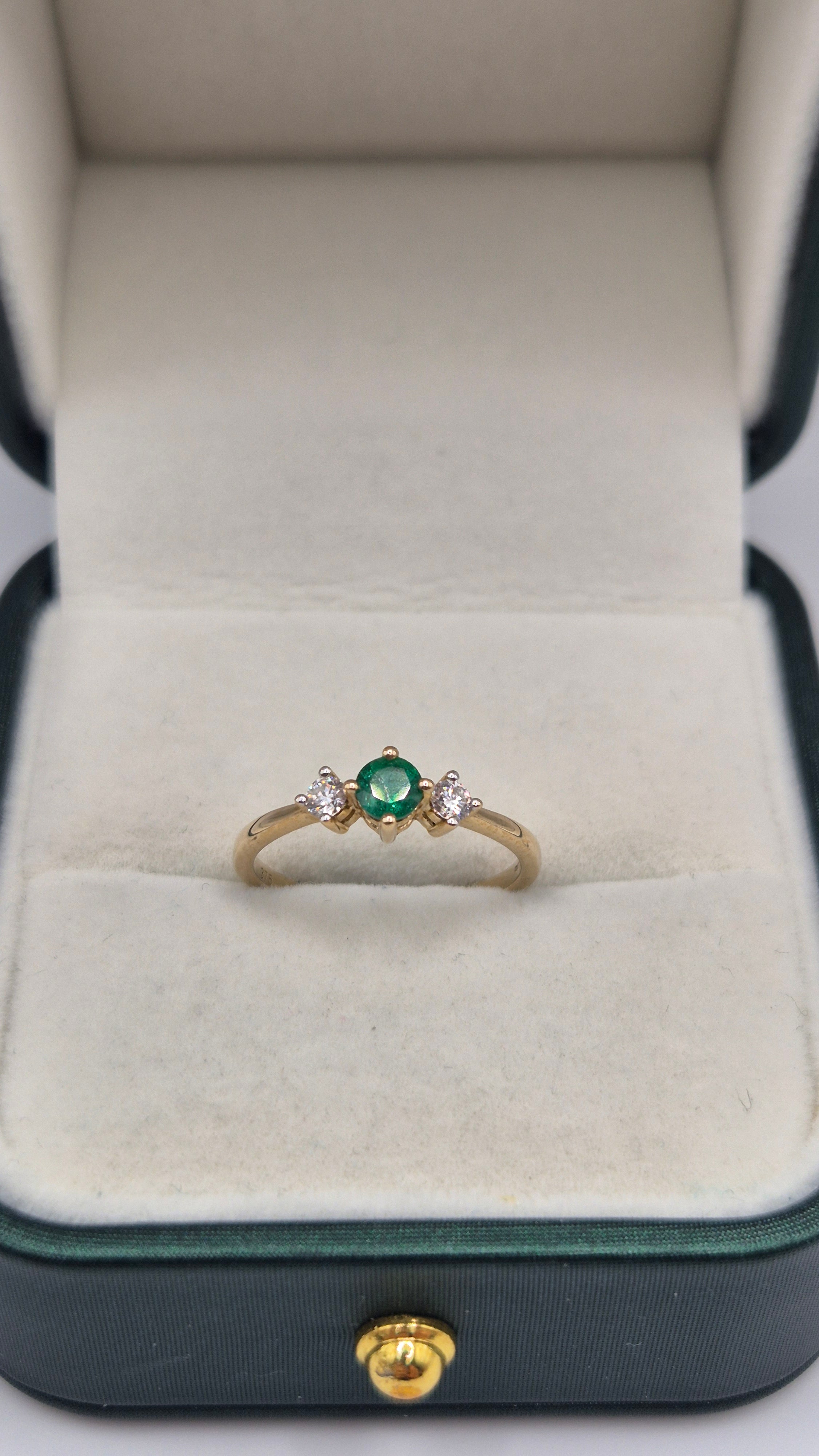 9ct gold diamond and emerald ring