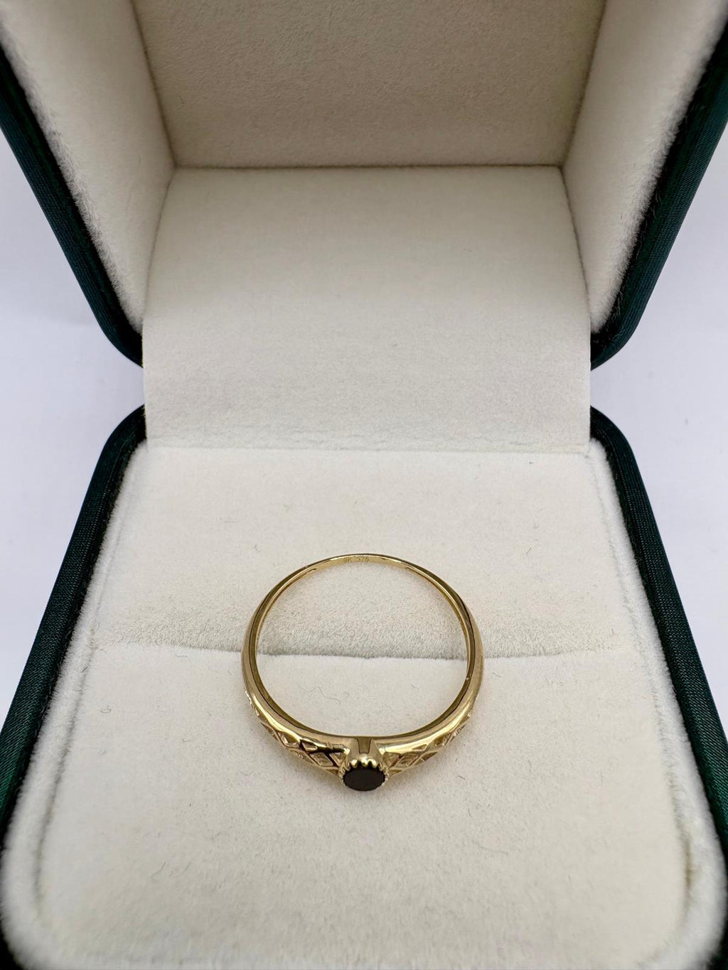9ct gold onyx ring