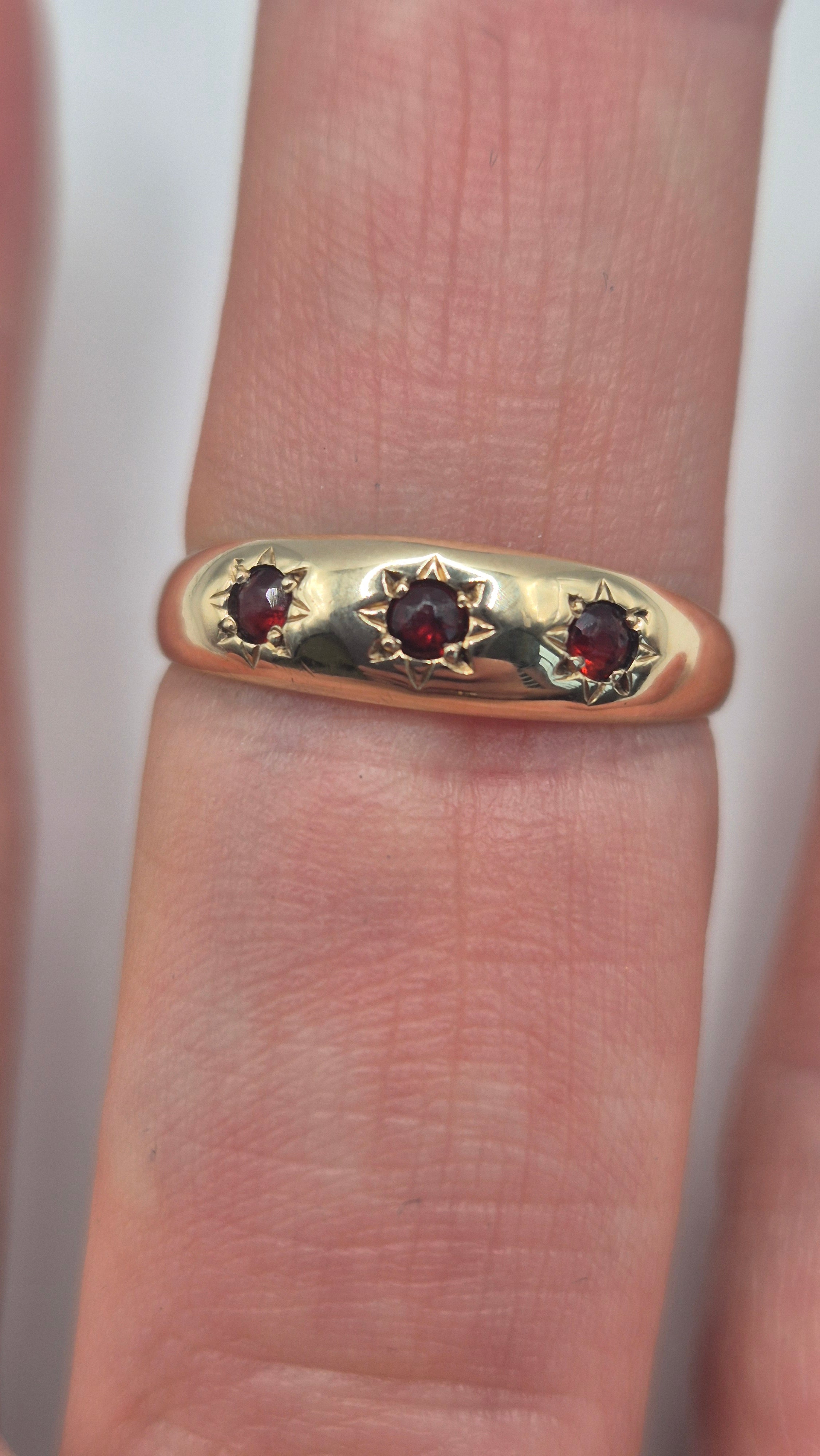 9ct gold garnet star gypsy ring