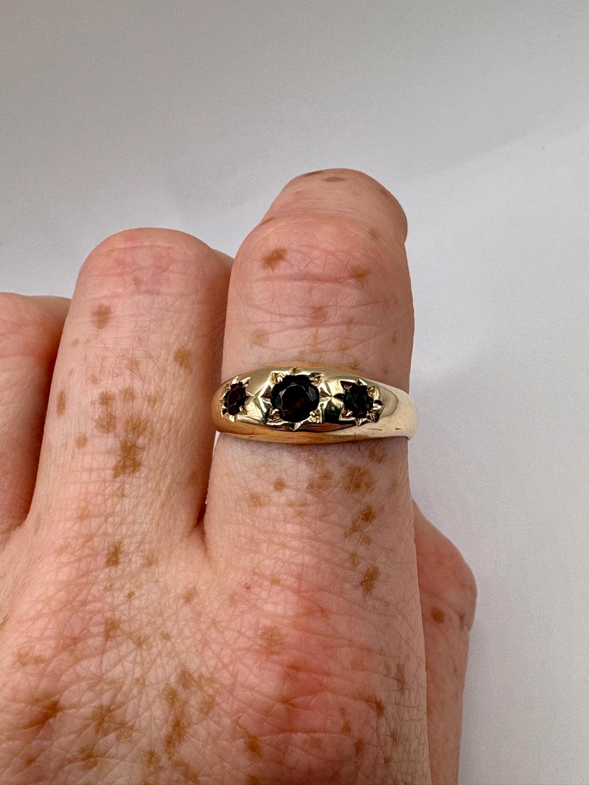 9ct gold garnet gypsy ring