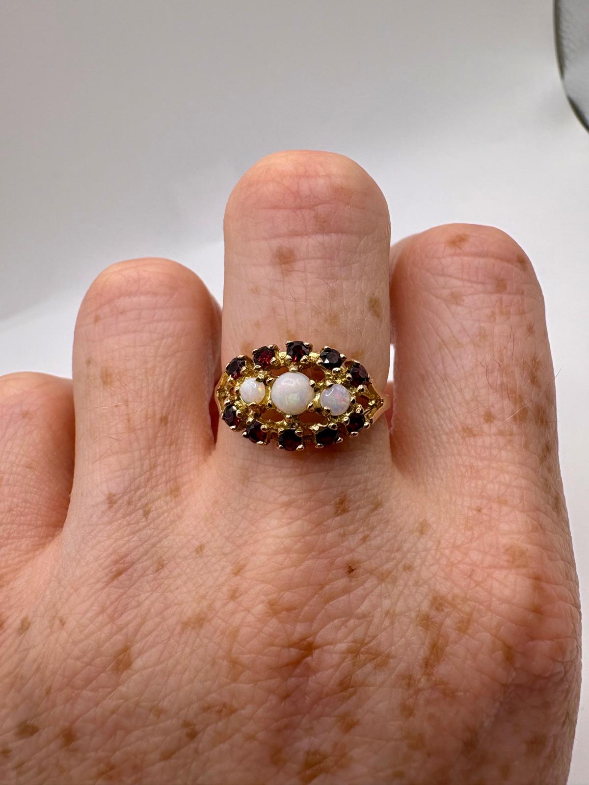 9ct gold garnet and opal ring
