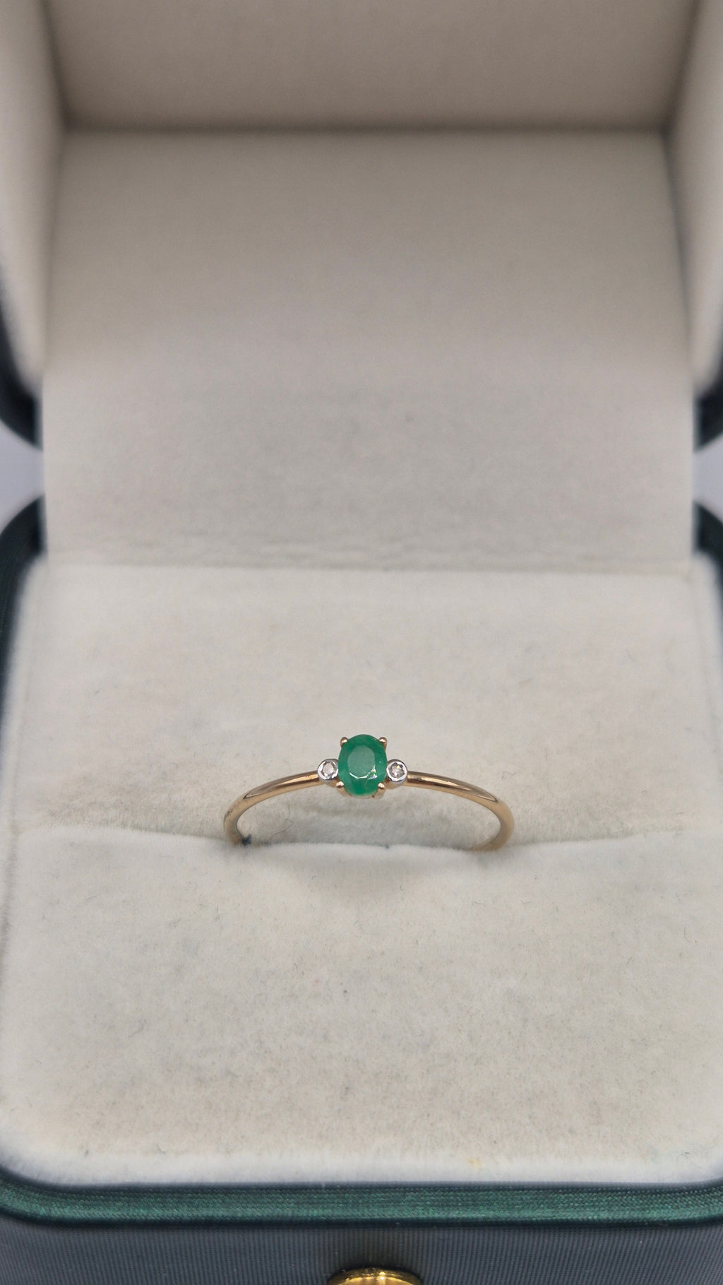 9ct gold diamond and emerald ring