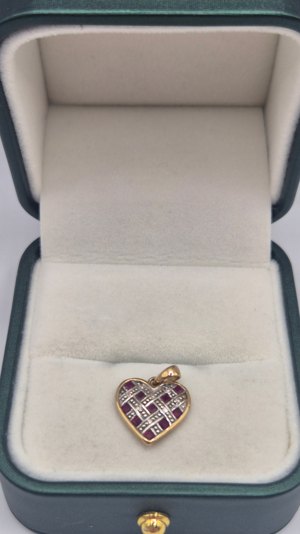 9ct gold heart pendant
