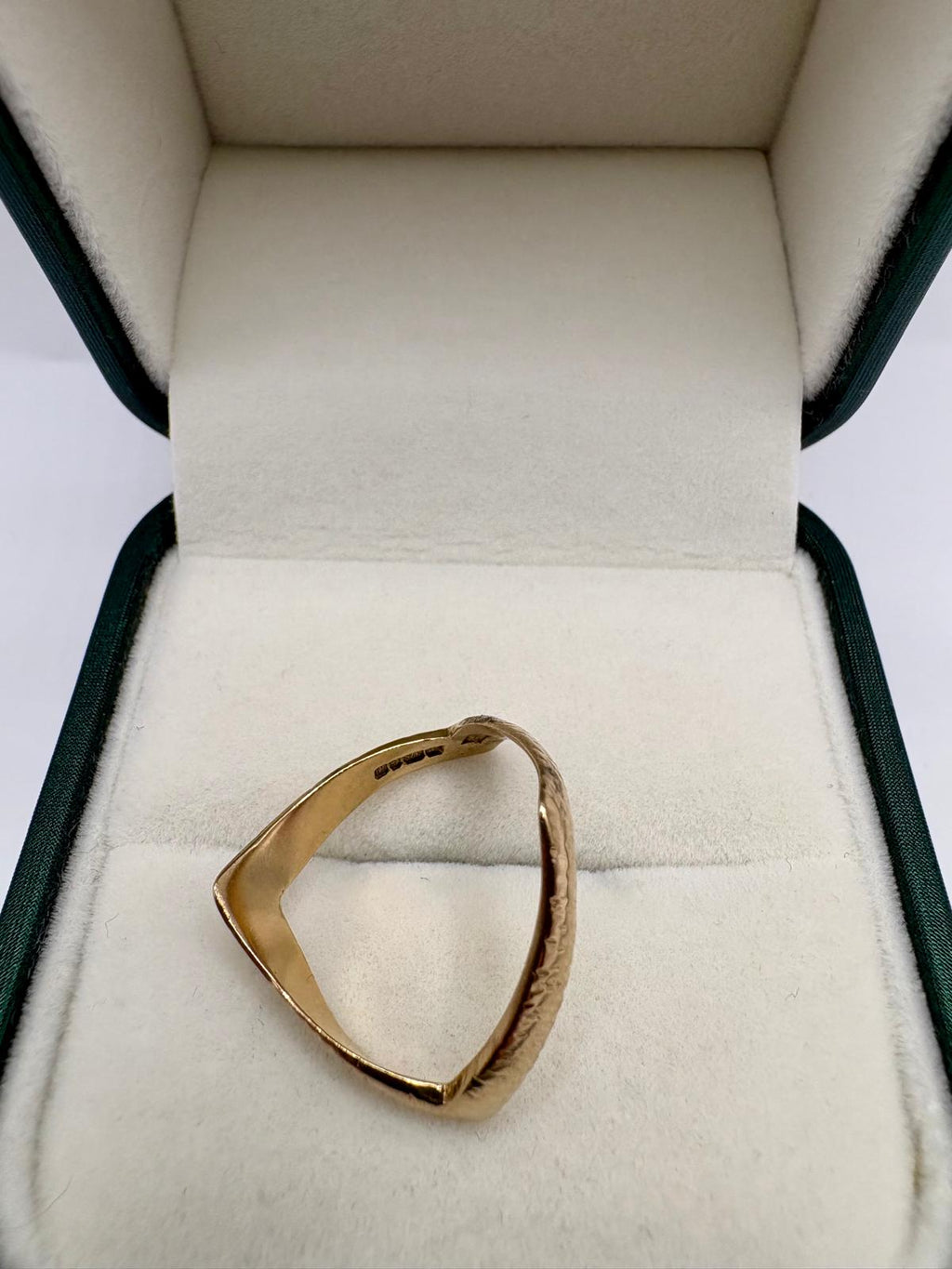 9ct gold patterned double wishbone ring