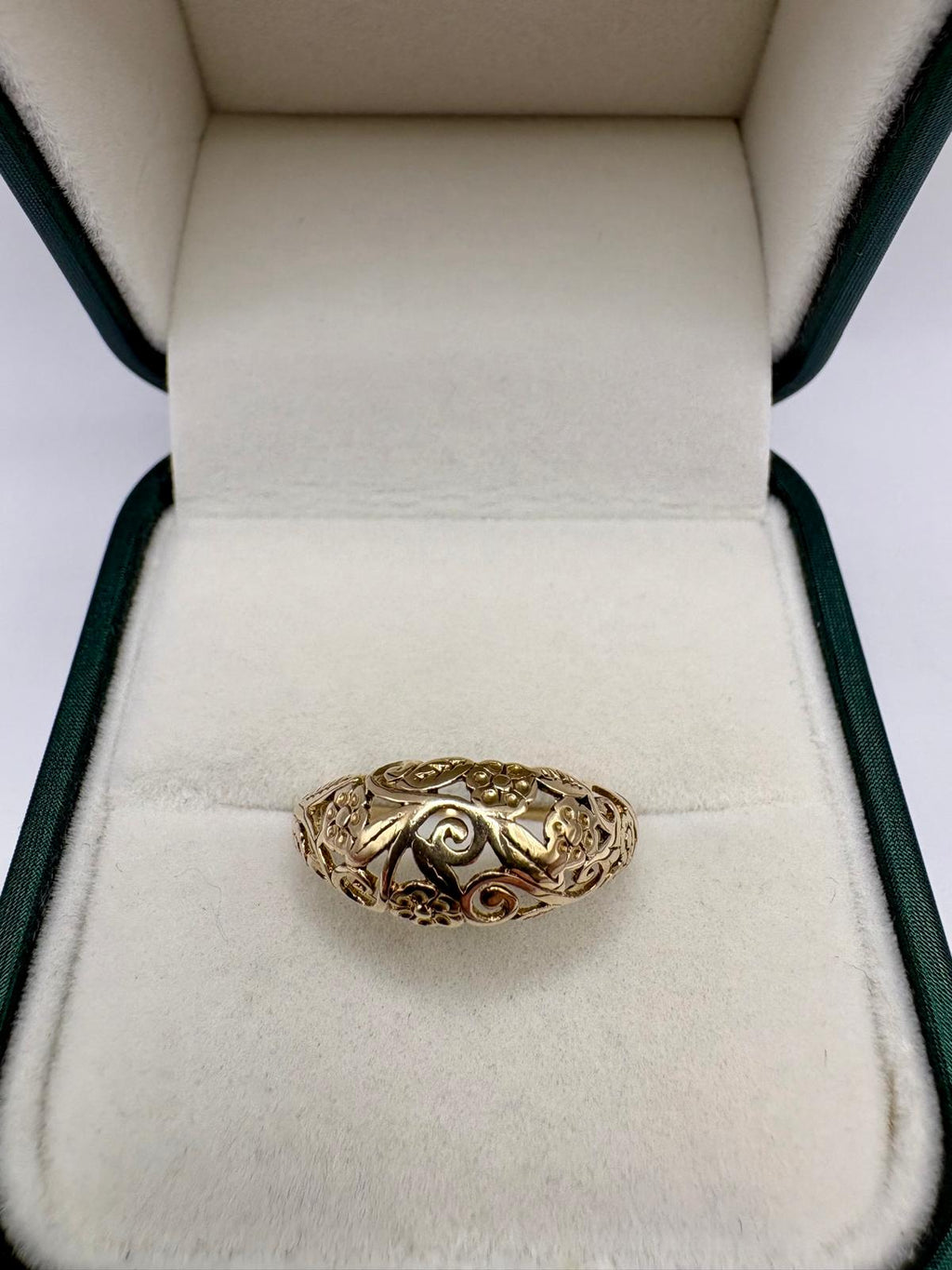 9ct gold patterned ring