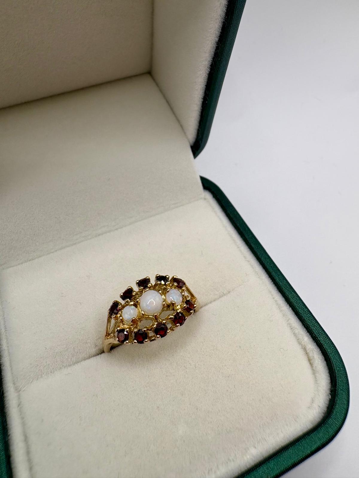 9ct gold garnet and opal ring