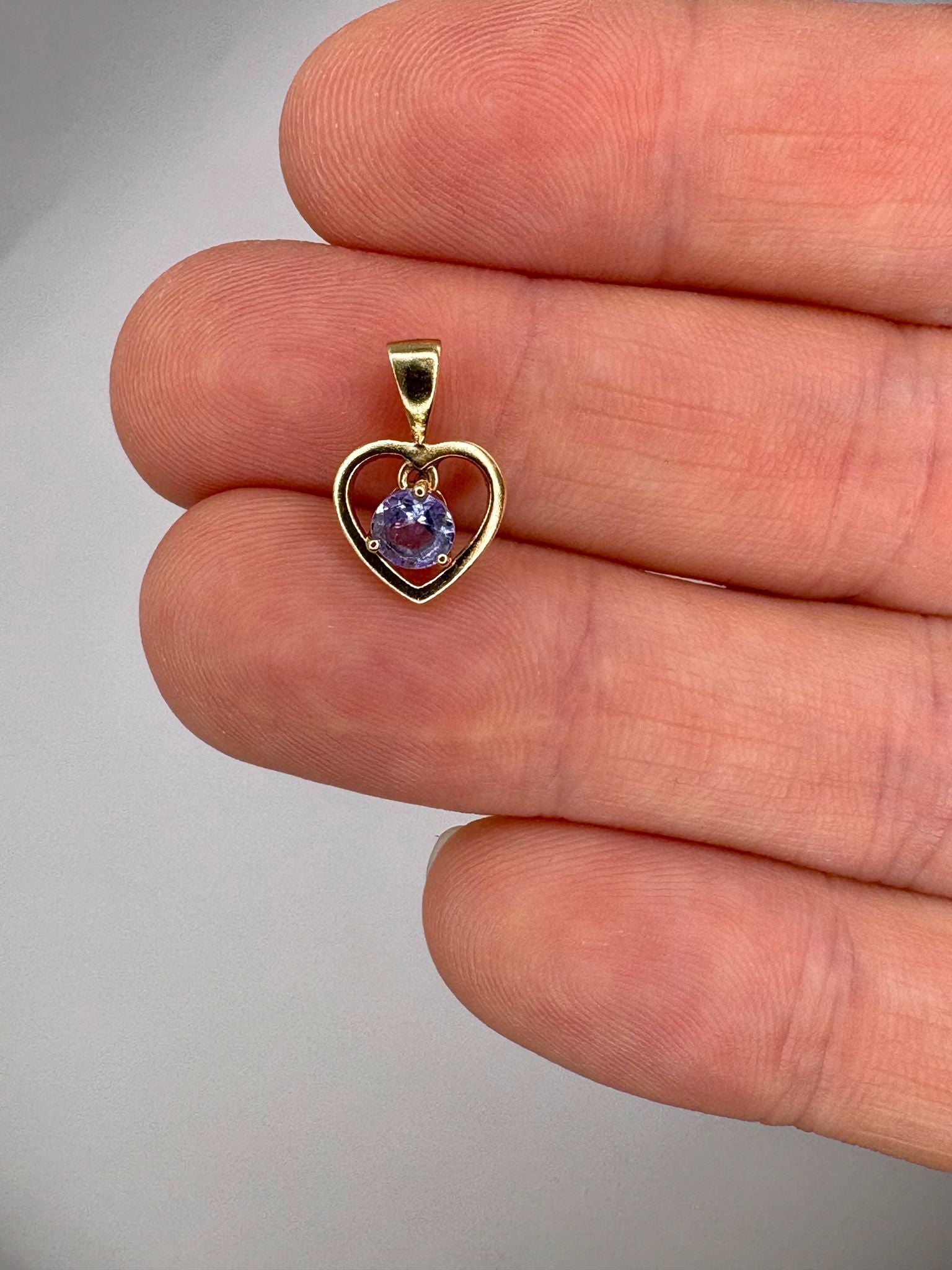 9ct gold tanzanite heart pendant