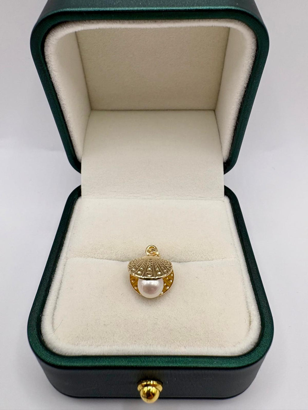 9ct gold oyster pearl charm