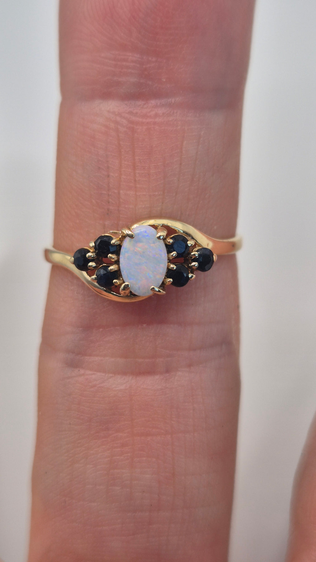 9ct gold opal and sapphire ring