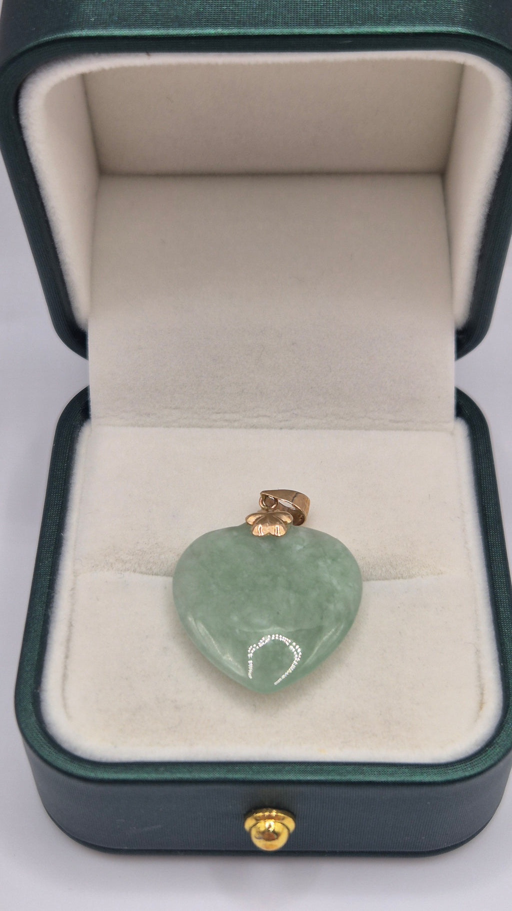 9ct gold jade heart pendant