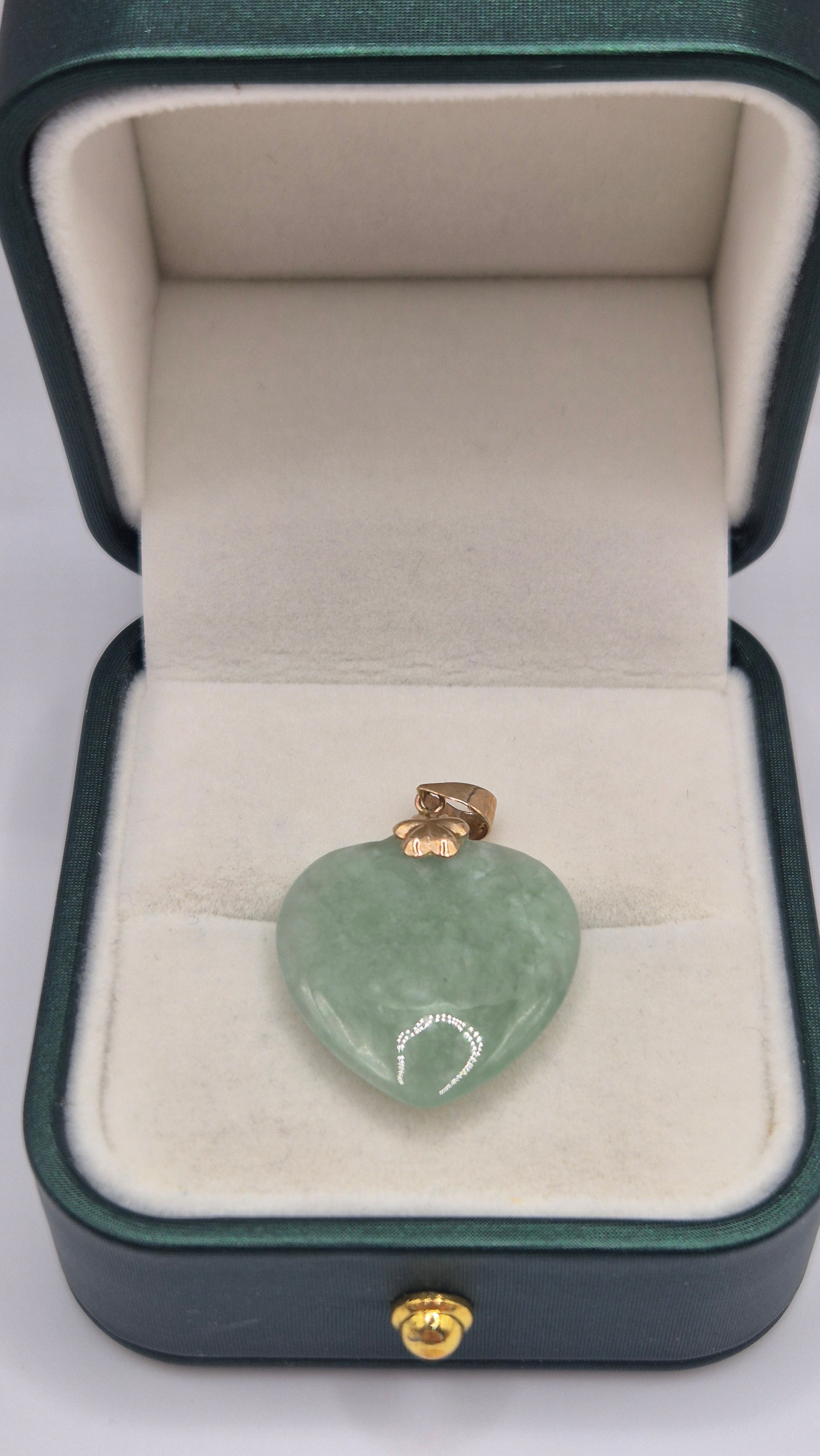 9ct gold jade heart pendant