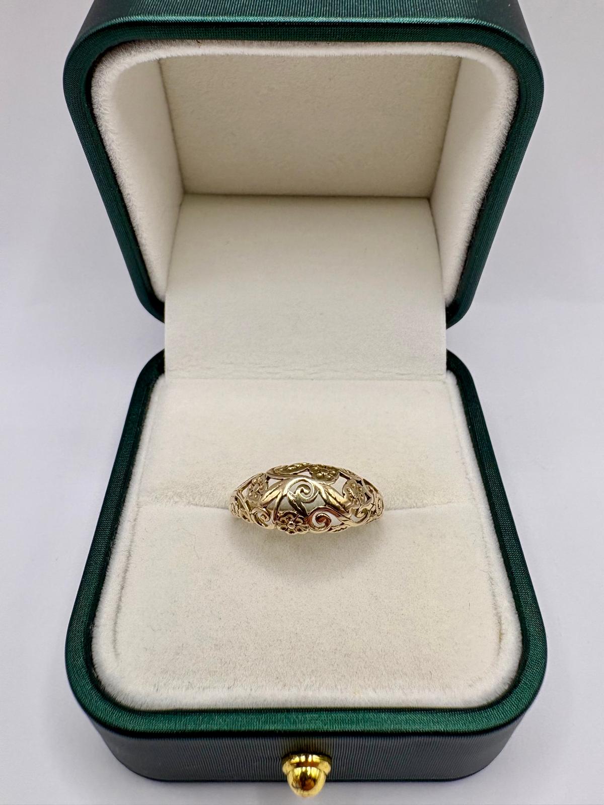 9ct gold patterned ring