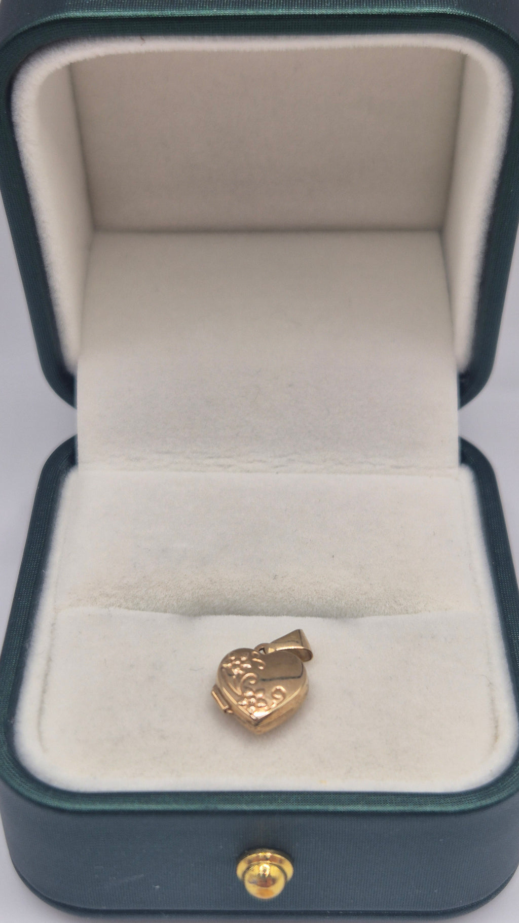 9ct gold heart locket