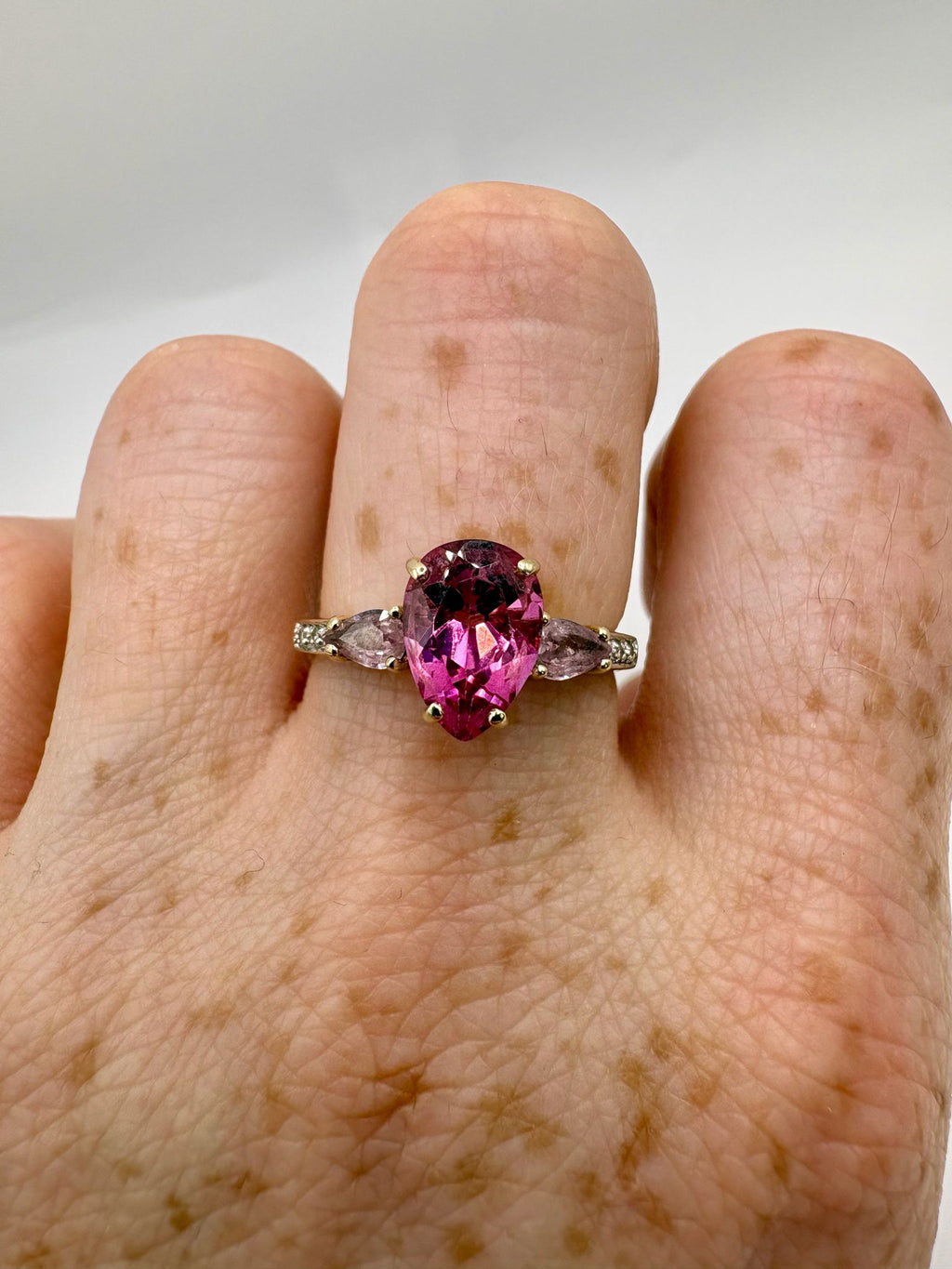 9ct gold pink sapphire and diamond ring