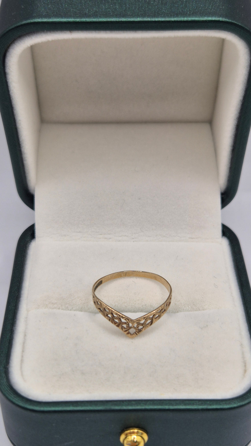 9ct gold patterned wishbone ring