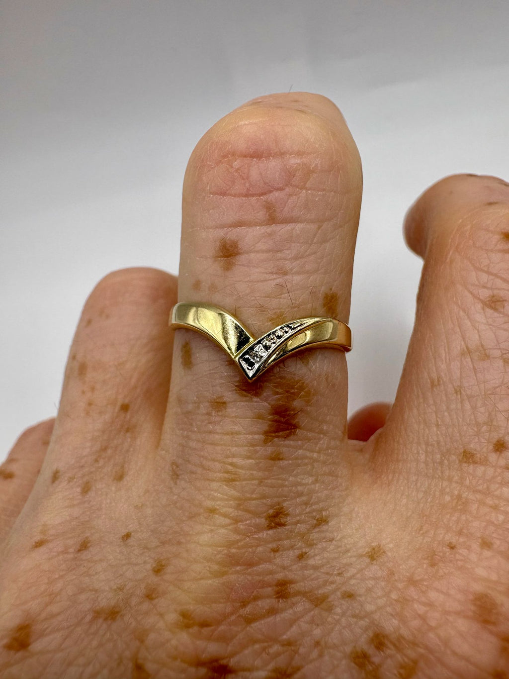 9ct gold diamond wishbone ring