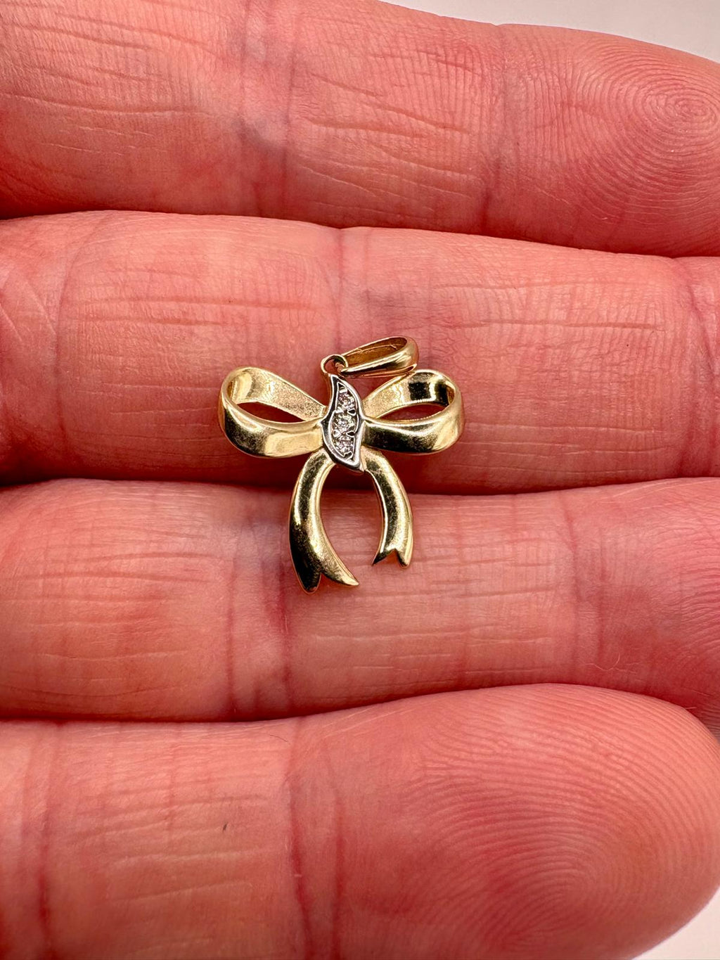 9ct gold diamond bow pendant