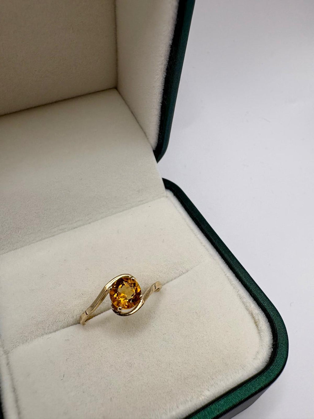 9ct gold quartz ring