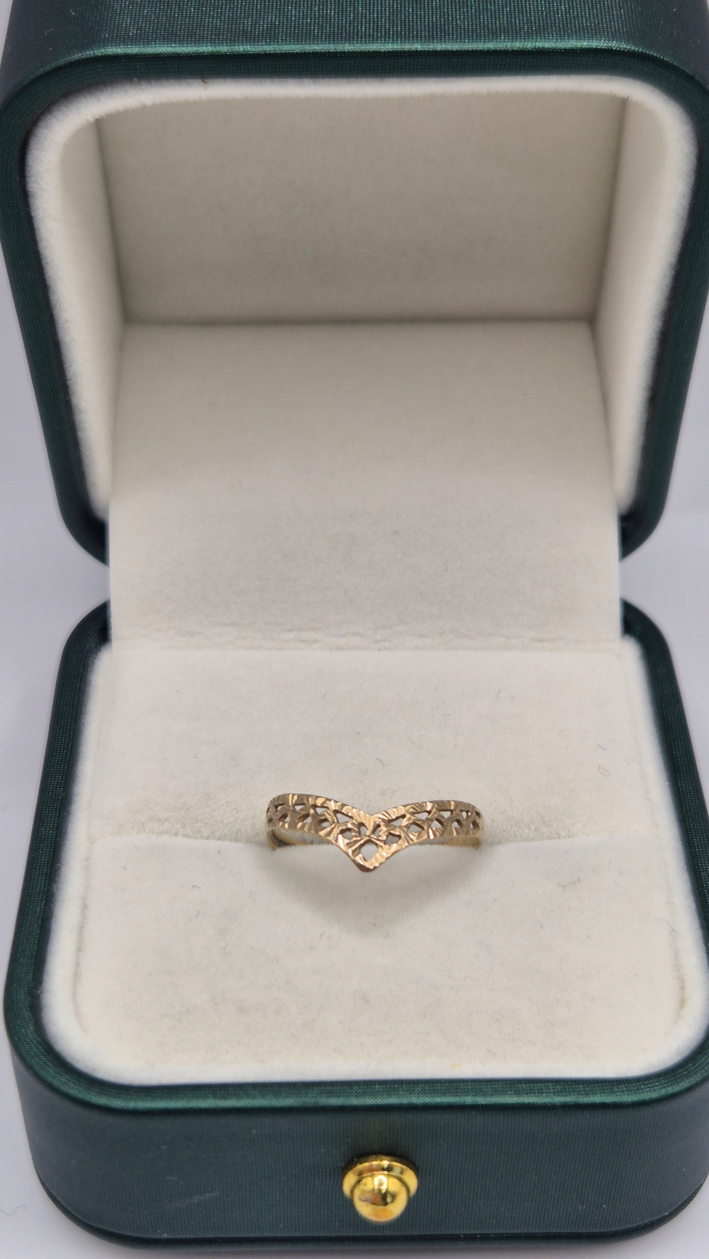9ct gold patterned wishbone ring
