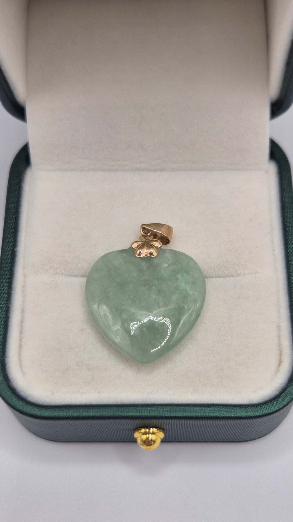 9ct gold jade heart pendant