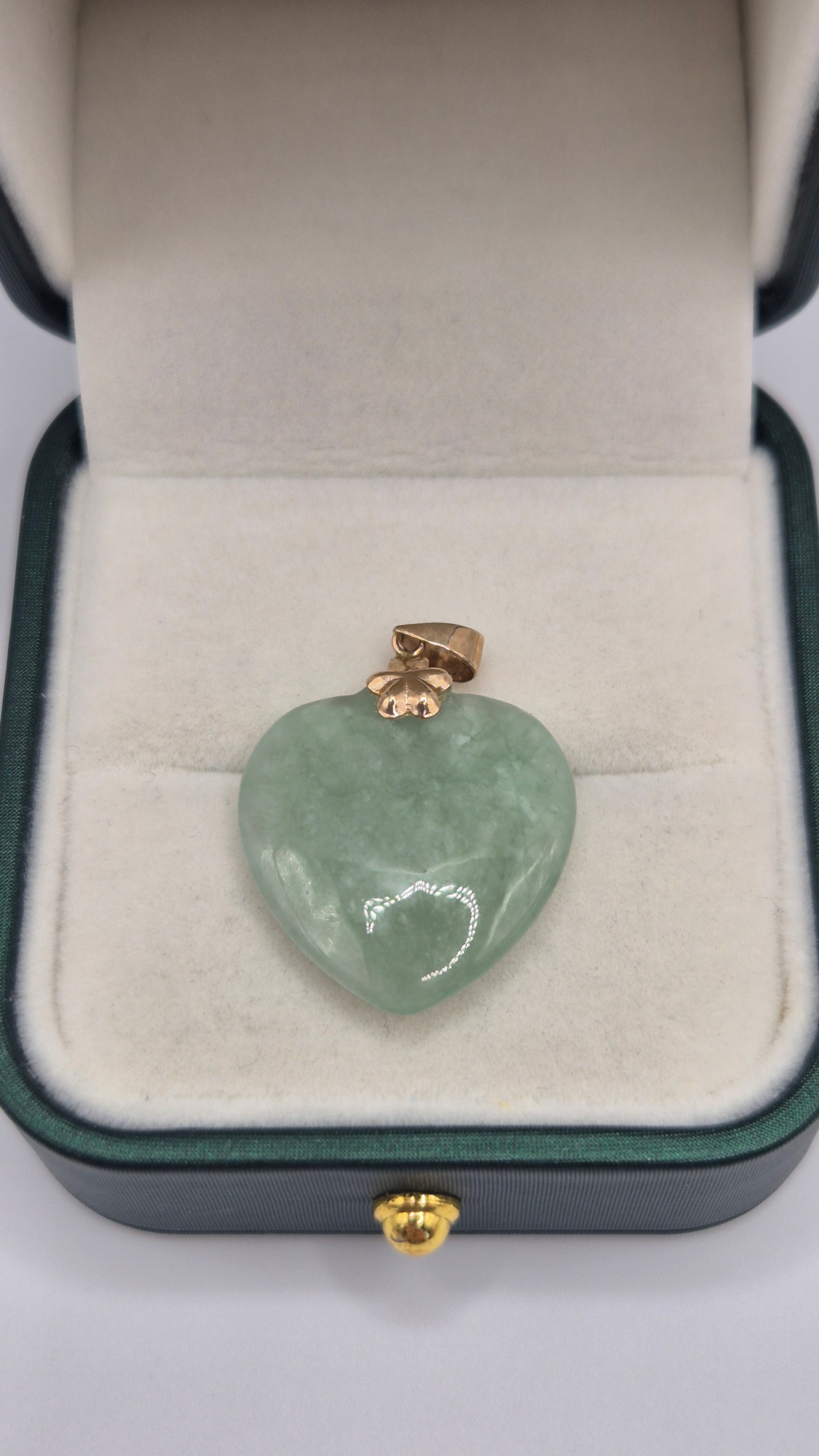 9ct gold jade heart pendant